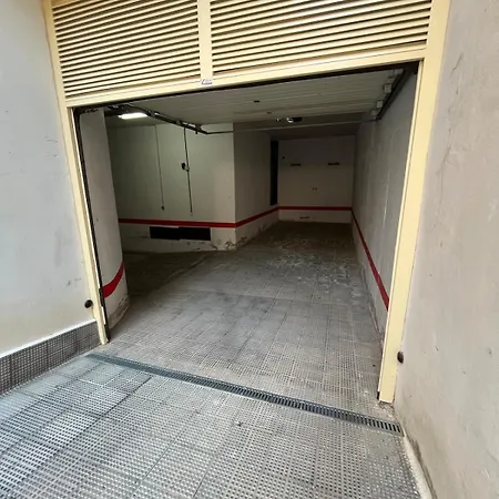 Pool-parking-ac, & Tram At 300m *